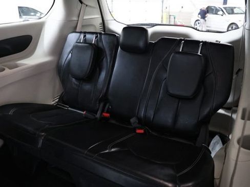 Used 2024 Chrysler Pacifica Touring-L FWD image 30