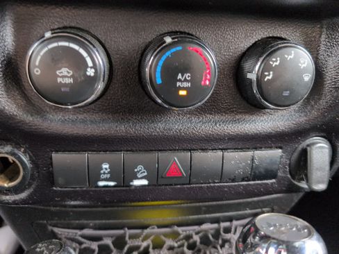 Used 2018 Jeep Wrangler Unlimited Sport image 28