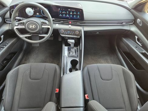 Used 2024 Hyundai Elantra SEL FWD image 18