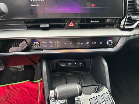 Certified 2023 Kia Sportage EX image 19