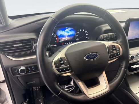 Used 2020 Ford Explorer XLT AWD/4WD image 12