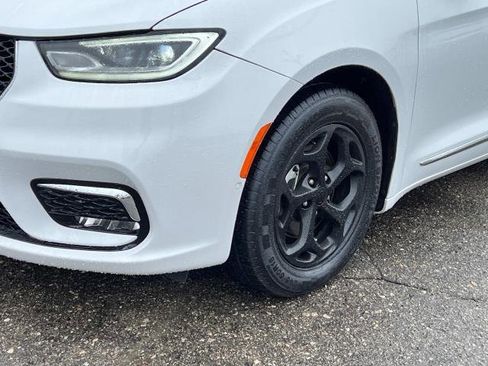 Used 2022 Chrysler Pacifica Limited image 8