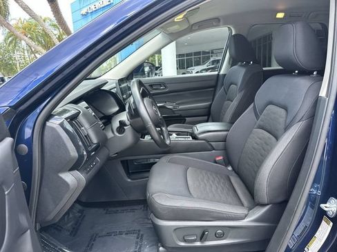 Used 2025 Nissan Pathfinder SV FWD image 30