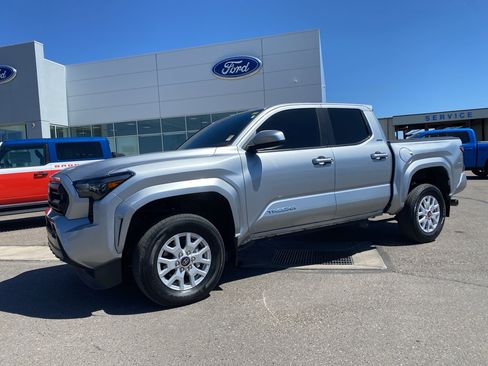 Used 2024 Toyota Tacoma SR5 AWD/4WD image 26