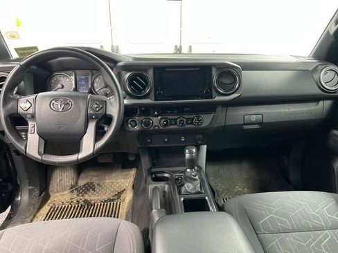 Used 2017 Toyota Tacoma TRD Off-Road w/ Tow Package (A/T) AWD/4WD image 25