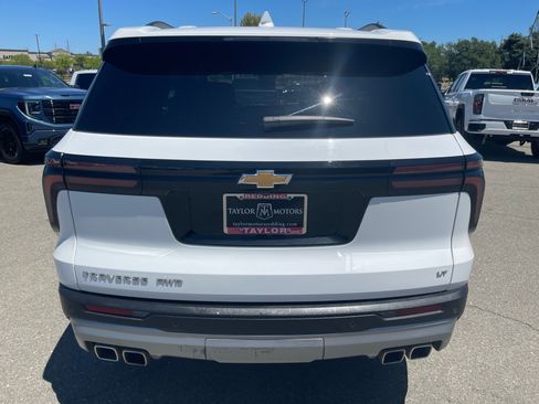 Used 2024 Chevrolet Traverse LT AWD/4WD image 6