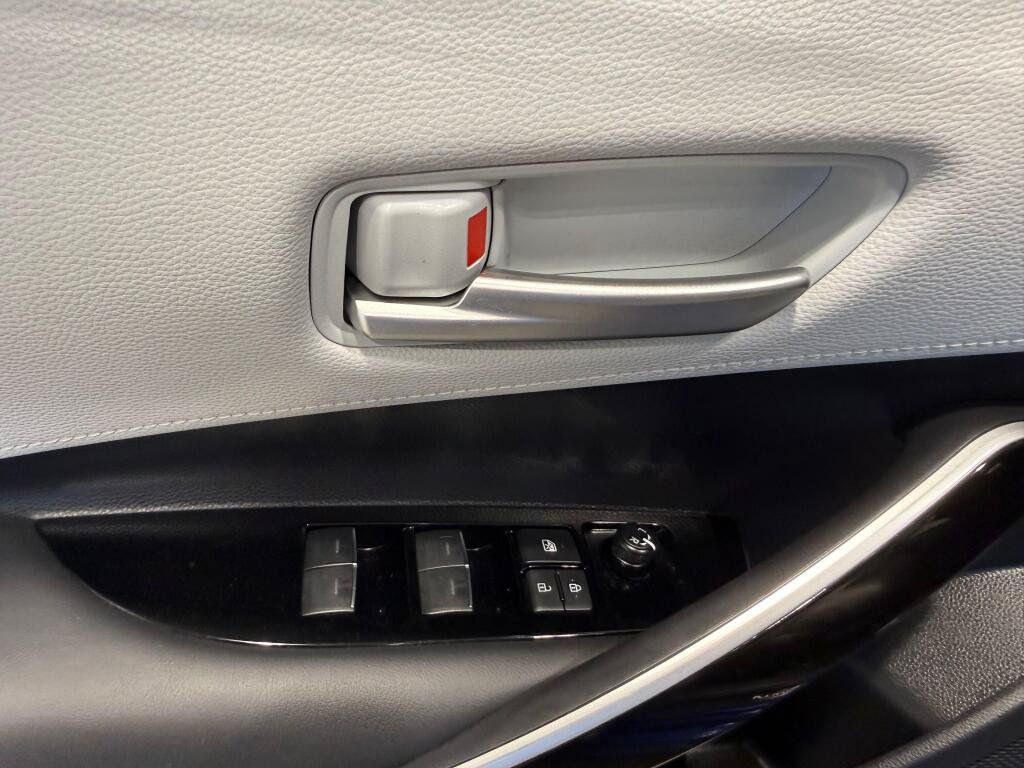 Used 2025 Toyota Corolla XSE FWD image 24