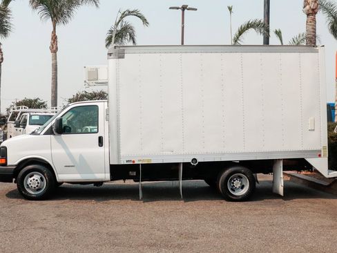 Used 2015 Chevrolet Express 4500 image 5