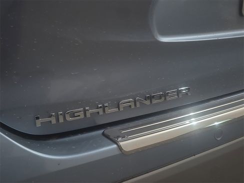 Used 2024 Toyota Highlander Platinum image 25
