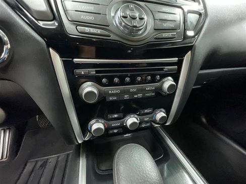 Used 2020 Nissan Pathfinder S FWD image 16
