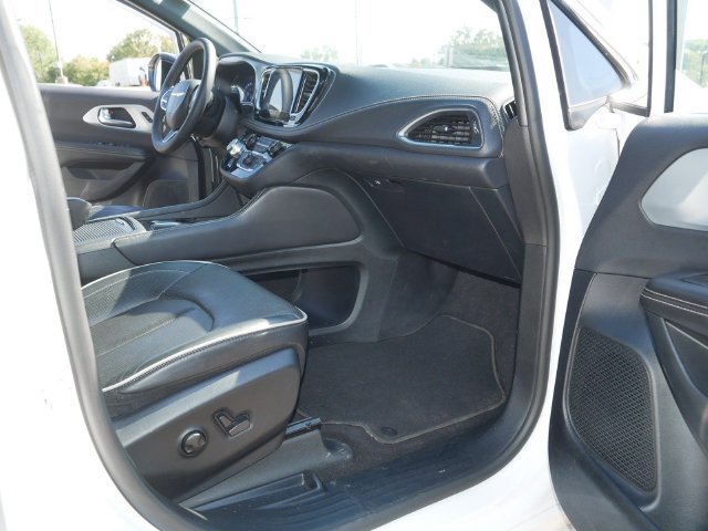 Used 2026 Chrysler Pacifica Limited FWD image 20