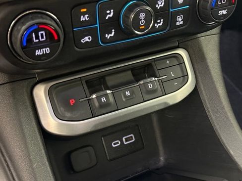 Used 2020 GMC Acadia SLE AWD/4WD image 24