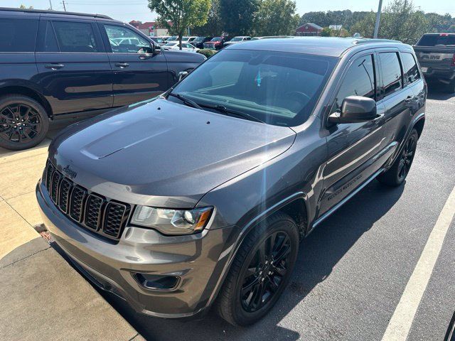 Used 2021 Jeep Grand Cherokee Laredo X RWD image 1