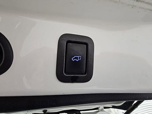 Used 2015 Toyota Highlander XLE image 38