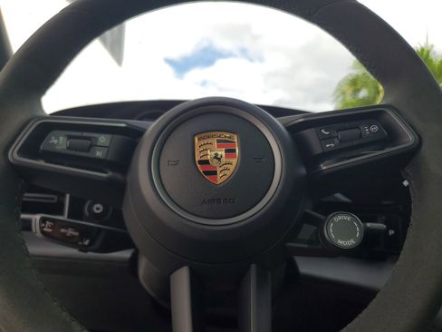 Used 2025 Porsche Taycan image 22