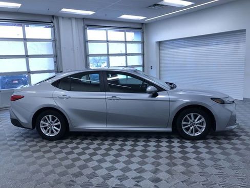 Used 2025 Toyota Camry LE image 33