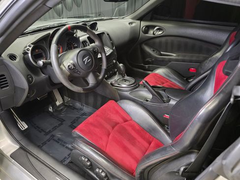 Used 2017 Nissan 370Z NISMO RWD image 21
