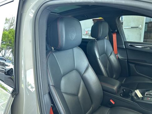 Used 2023 Porsche Macan Turbo AWD/4WD image 23