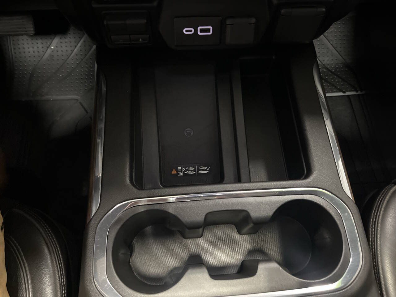 Used 2019 Chevrolet Silverado 1500 High Country w/ Technology Package AWD/4WD image 24