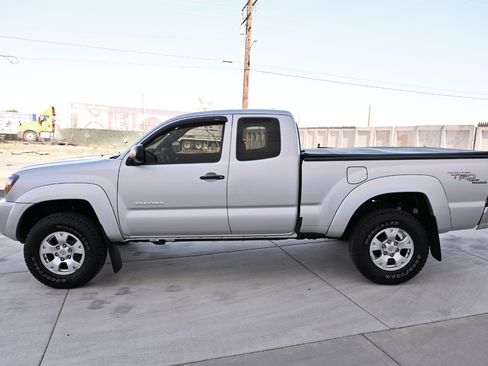Used 2010 Toyota Tacoma 4x4 Access Cab V6 image 4