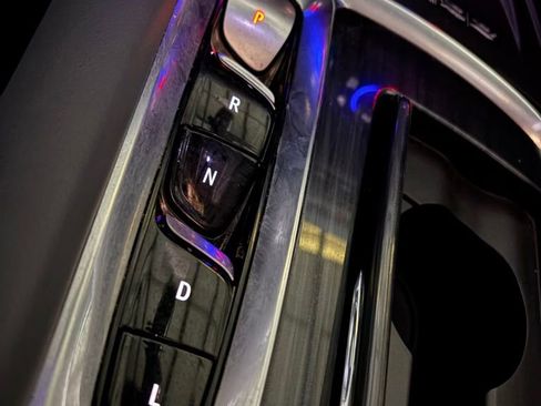 Used 2024 Buick Enclave Premium image 34