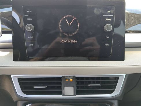 Used 2025 Volkswagen Taos SE FWD image 30