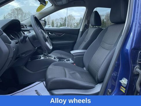 Used 2018 Nissan Rogue SV image 19