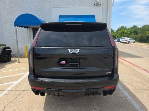 Used 2023 Cadillac Escalade V w/ LPO, ONYX Package AWD/4WD image 4