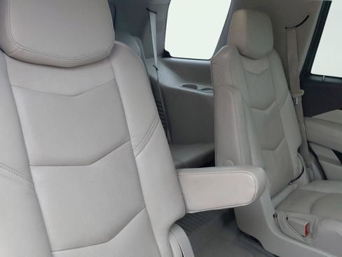 Used 2016 Cadillac Escalade Luxury AWD/4WD image 15
