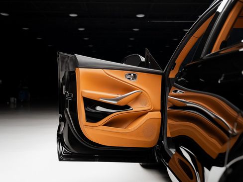 Used 2023 Aston Martin DBX image 50