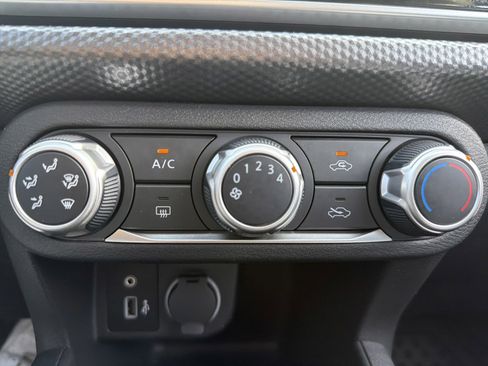 Used 2020 Nissan Kicks S image 29