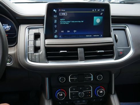 Used 2022 Chevrolet Tahoe LT w/ Luxury Package image 16