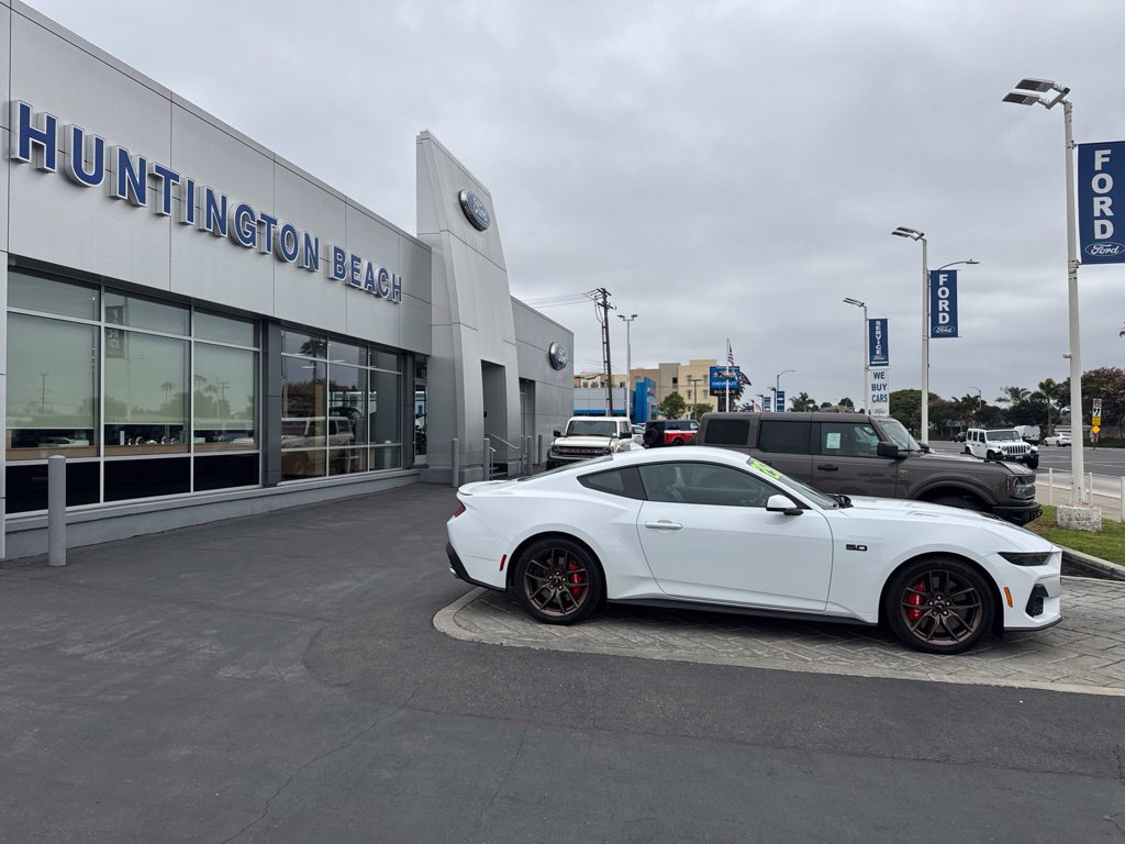 Used 2025 Ford Mustang GT Premium RWD image 3