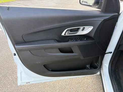 Used 2017 Chevrolet Equinox LS FWD image 17