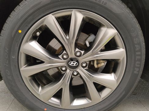 Used 2018 Hyundai Santa Fe Sport w/ Cargo Package FWD image 31