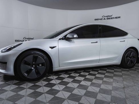 Used 2021 Tesla Model 3 Standard Range Plus image 9
