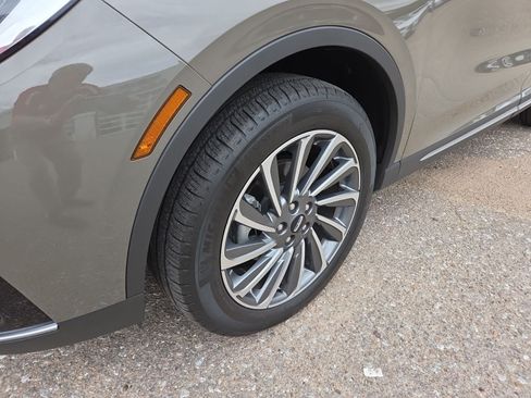 Used 2025 Lincoln Corsair Reserve w/ Equipment Group 202A AWD/4WD image 7