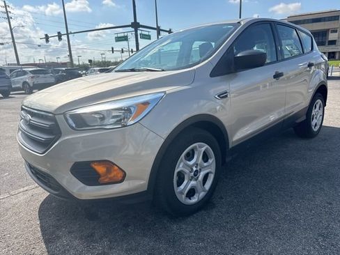 Used 2017 Ford Escape S image 3