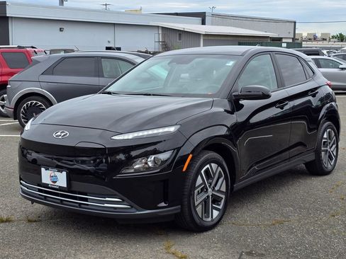 Used 2023 Hyundai Kona SE FWD image 3