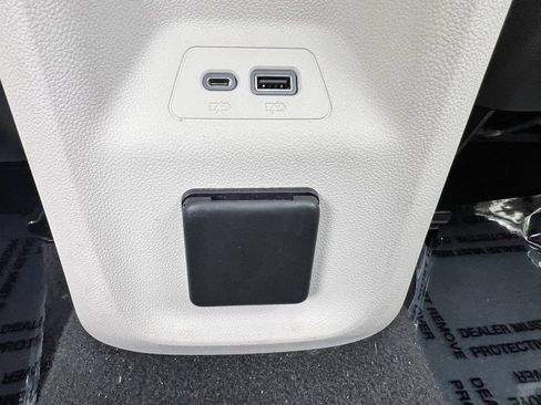 Used 2023 Buick Envision Avenir AWD/4WD image 37