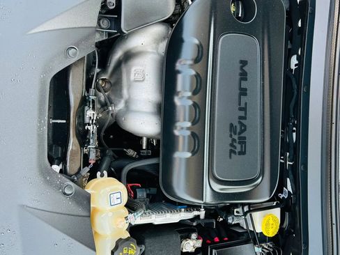 Used 2019 Jeep Cherokee Limited FWD image 29