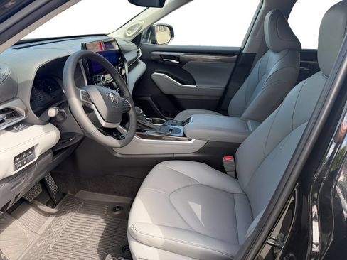 New 2026 Toyota Highlander Limited AWD/4WD image 11