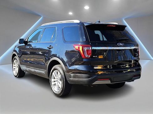 Used 2019 Ford Explorer XLT w/ Equipment Group 202A image 4