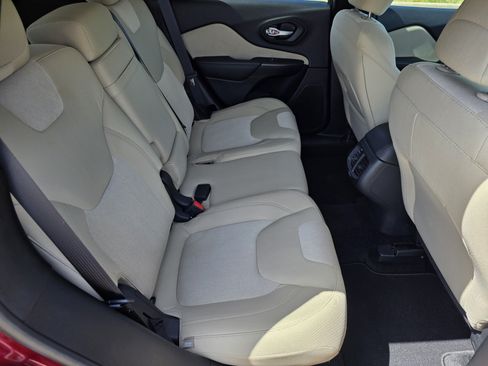 Used 2016 Jeep Cherokee Sport FWD image 28