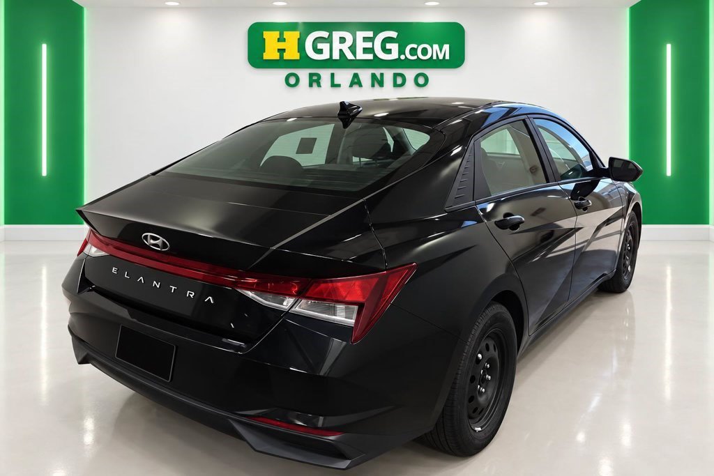 Used 2023 Hyundai Elantra SEL w/ Cargo Package FWD image 6