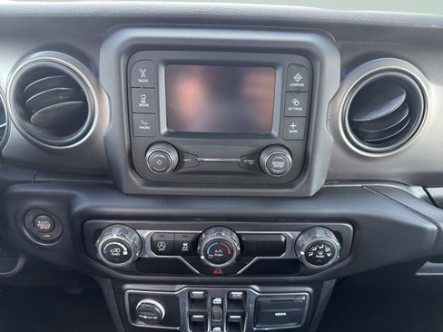 Used 2018 Jeep Wrangler Unlimited Sport S AWD/4WD image 17