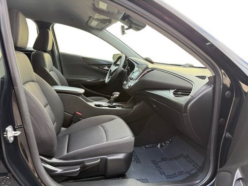 Used 2021 Chevrolet Malibu LT FWD image 12