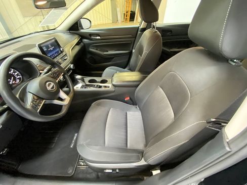 Used 2025 Nissan Altima 2.5 SV FWD image 20