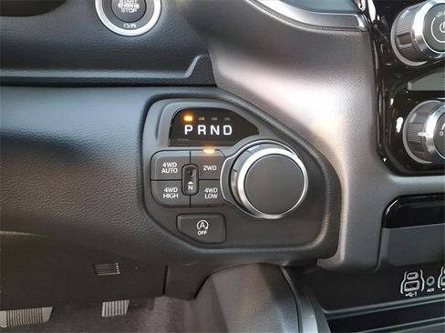 New 2026 RAM 1500 4x4 Crew Cab image 17