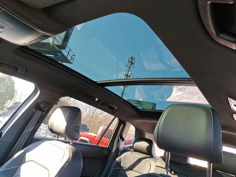 Used 2024 Volkswagen Tiguan SEL R-Line image 26